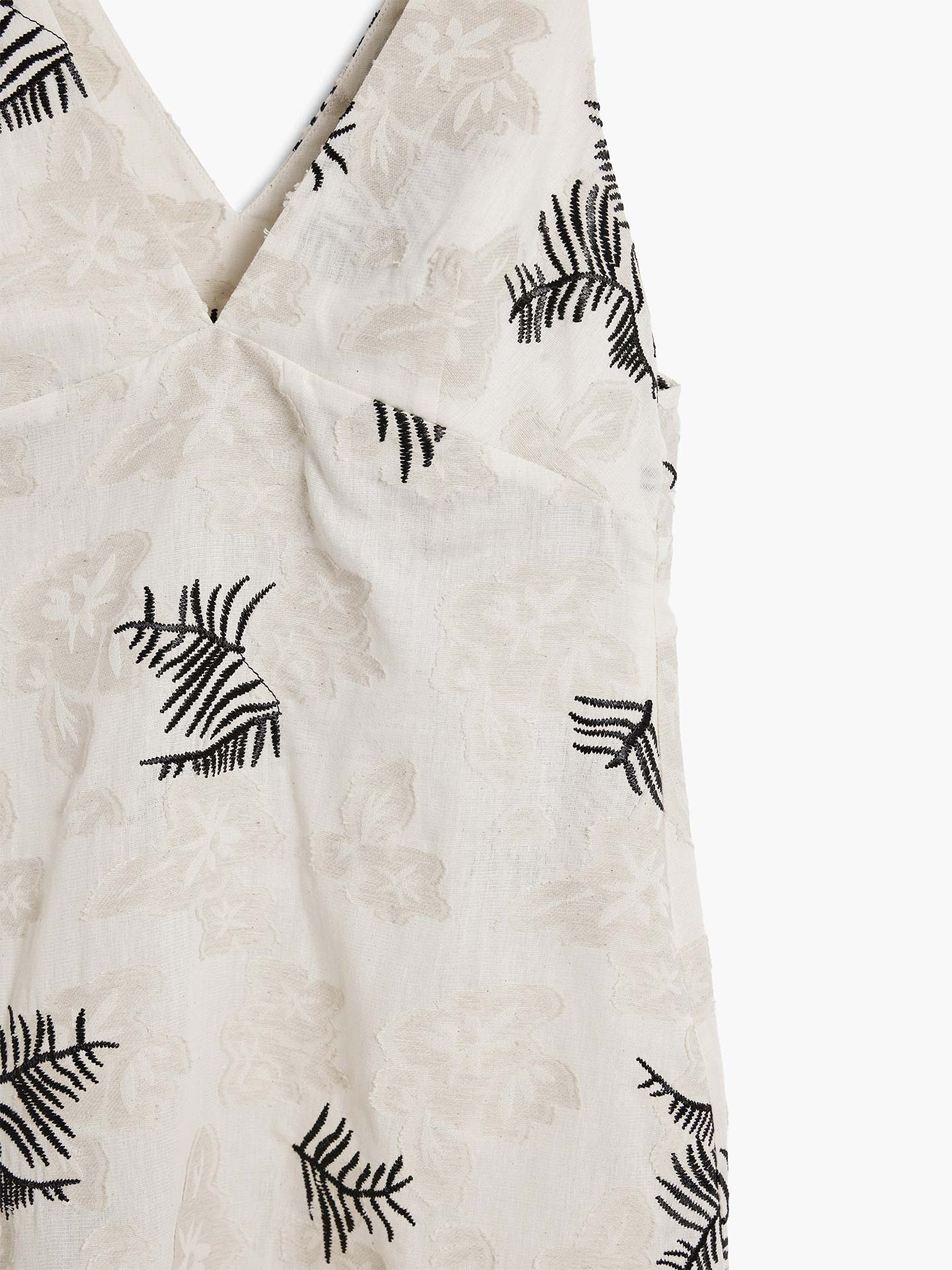 Vestido Curto com Padrão e Bordados
