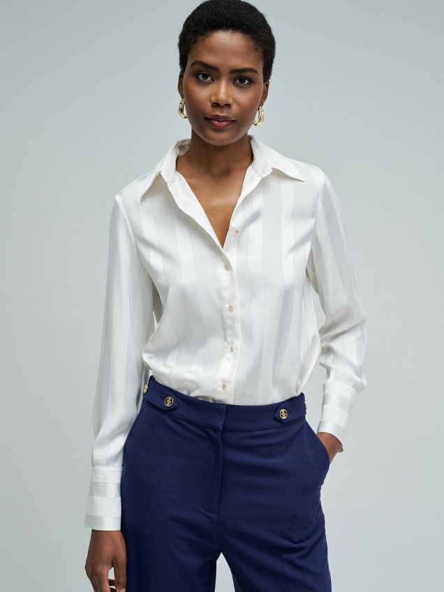 Camisa Acetinada com Riscas em Lurex