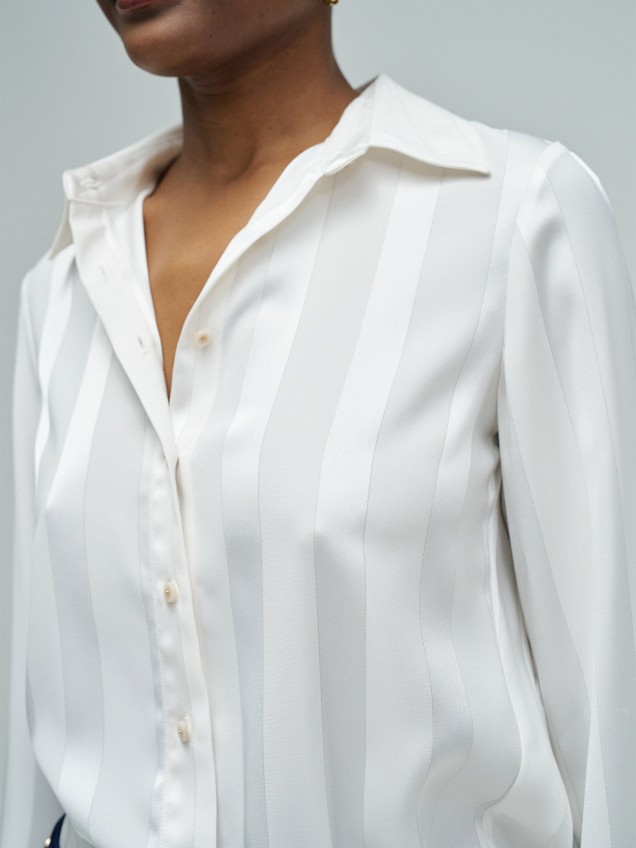 Camisa Acetinada com Riscas em Lurex