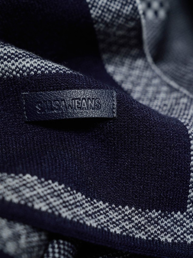 Cachecol de Malha com Barra em Contraste