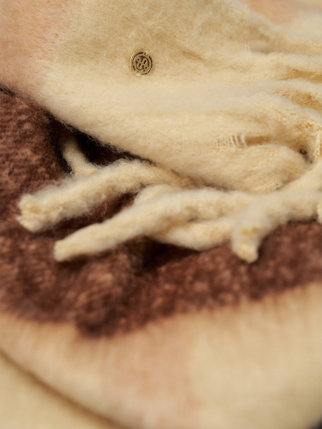 Cachecol com Padr�o de Riscas e Franjas