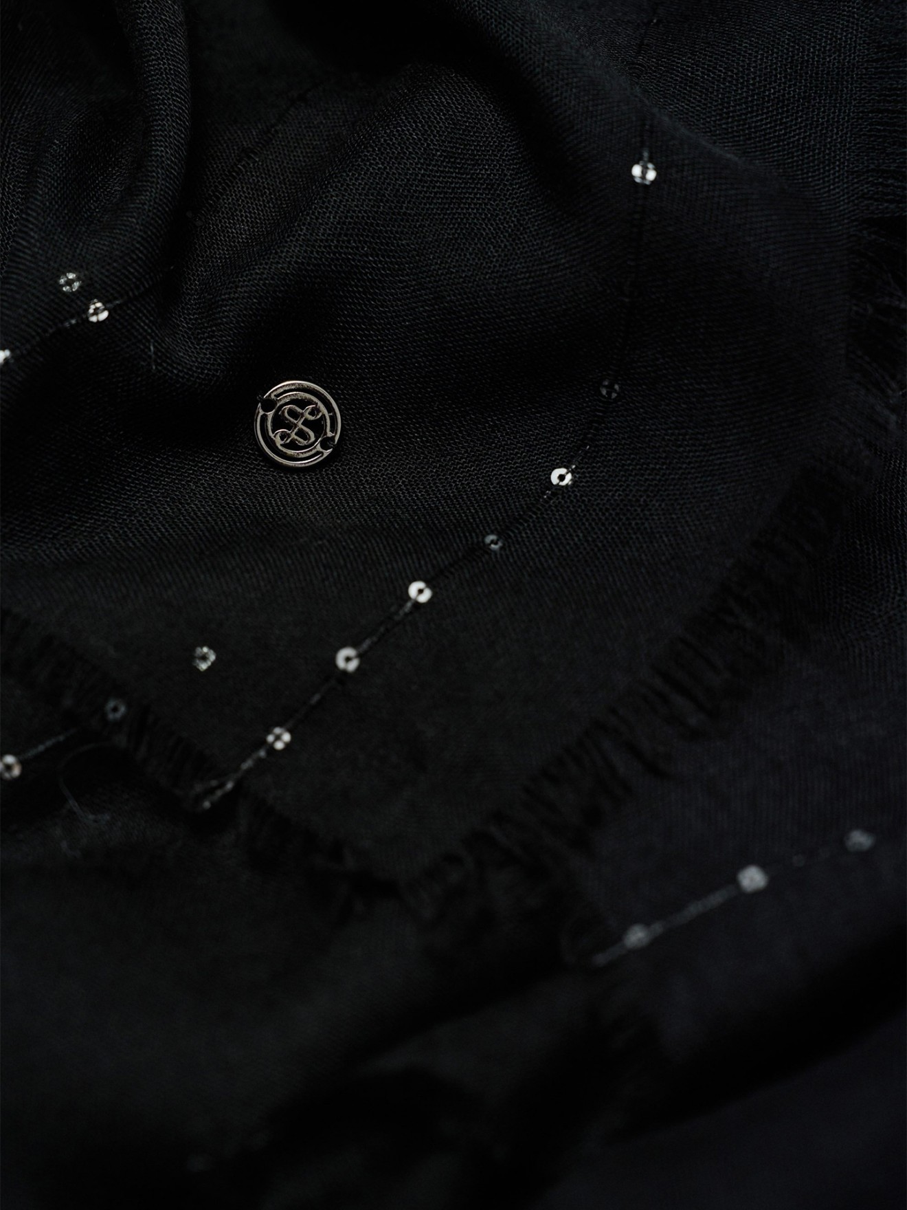 �charpe com Lantejoulas e Acabamento em Franjas