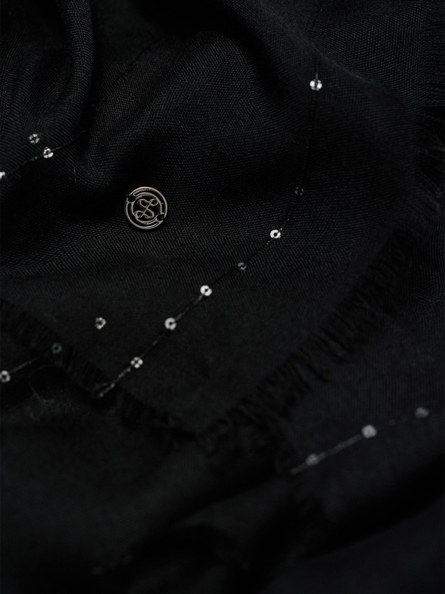 Écharpe com Lantejoulas e Acabamento em Franjas