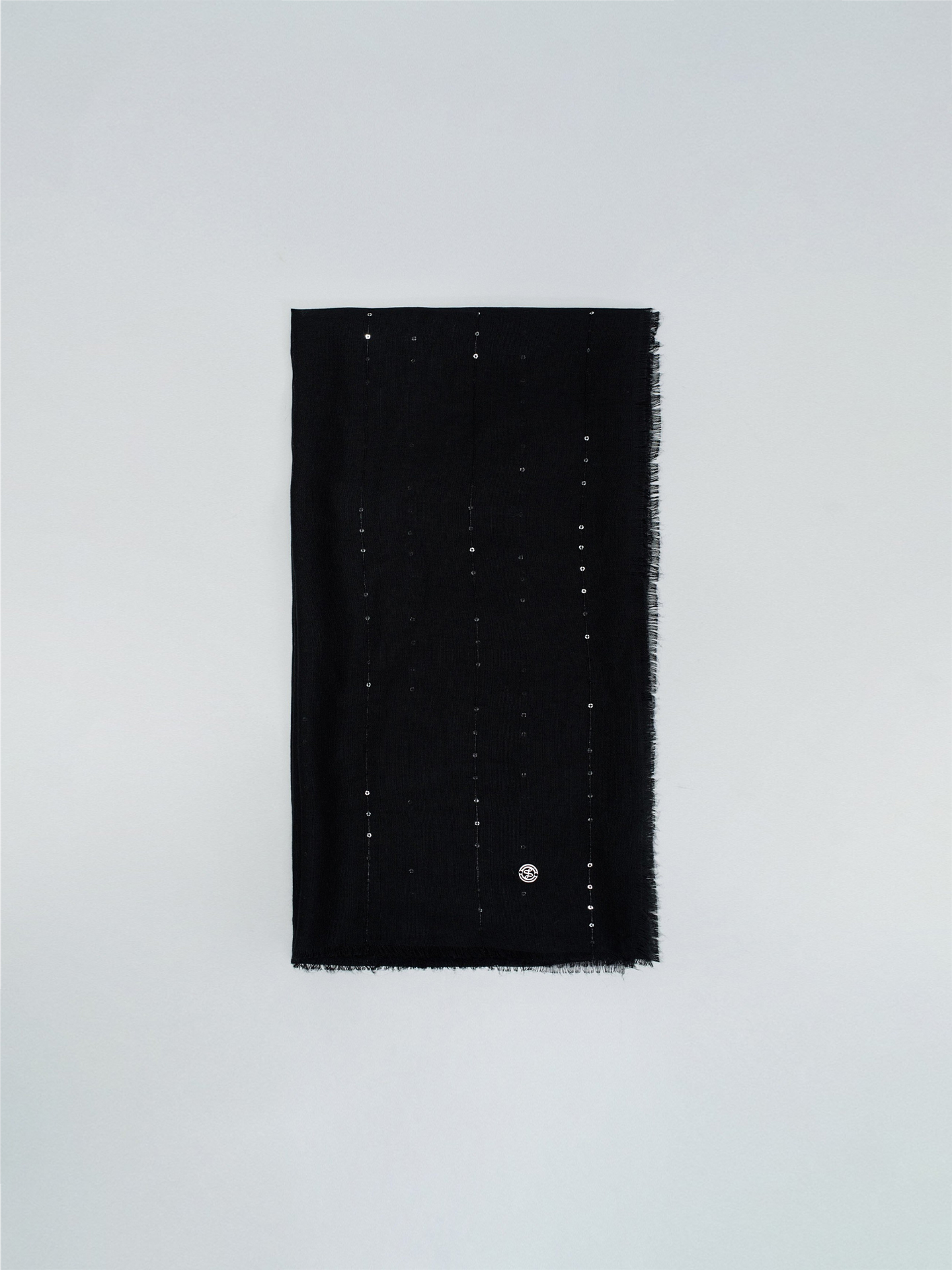 Écharpe com Lantejoulas e Acabamento em Franjas