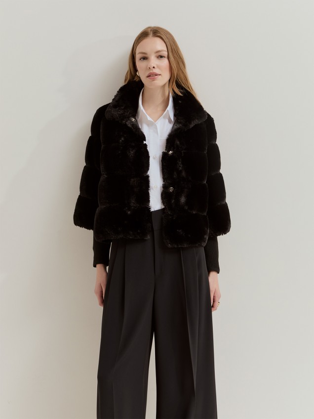 Casaco Curto de Pelo Sintético