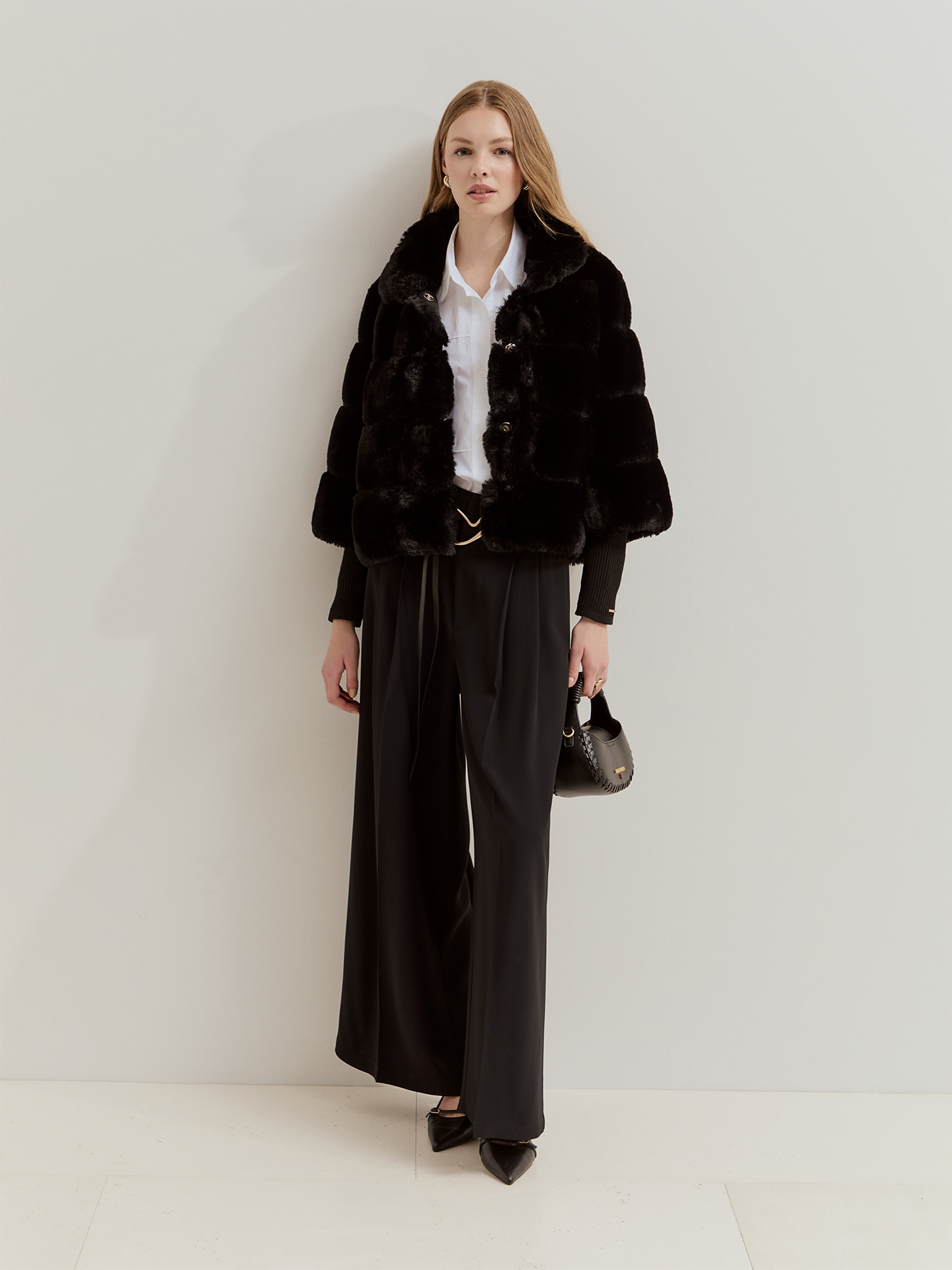 Casaco Curto de Pelo Sintético