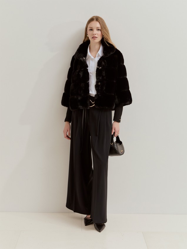 Casaco Curto de Pelo Sintético