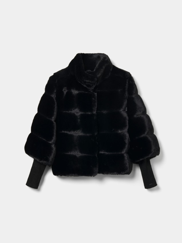 Casaco Curto de Pelo Sintético