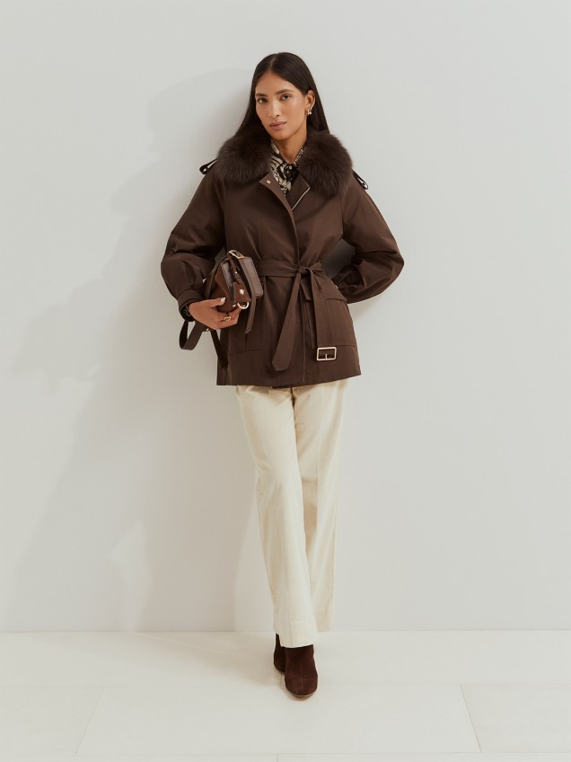 Blusão Acolchoado com Gola de Pelo e Cinto