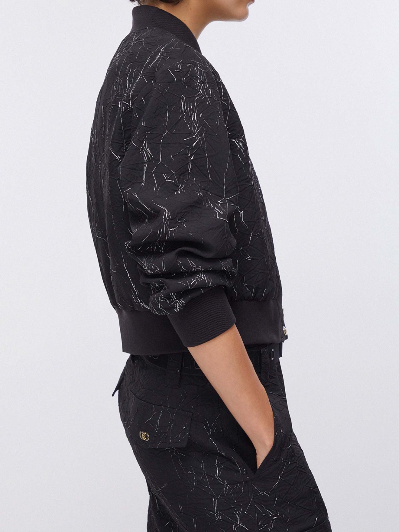 Casaco Bomber com Textura Enrugada Metalizada