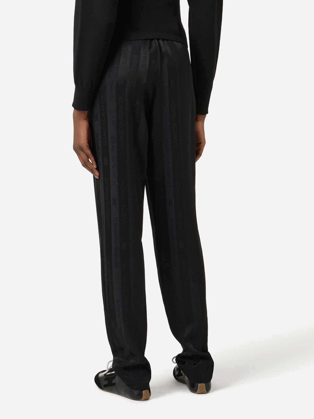 Cal�as de Cetim com Riscas em Jacquard