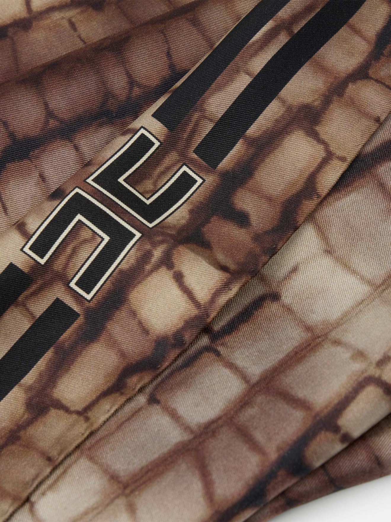 Len�o Quadrado de Seda com Padr�o