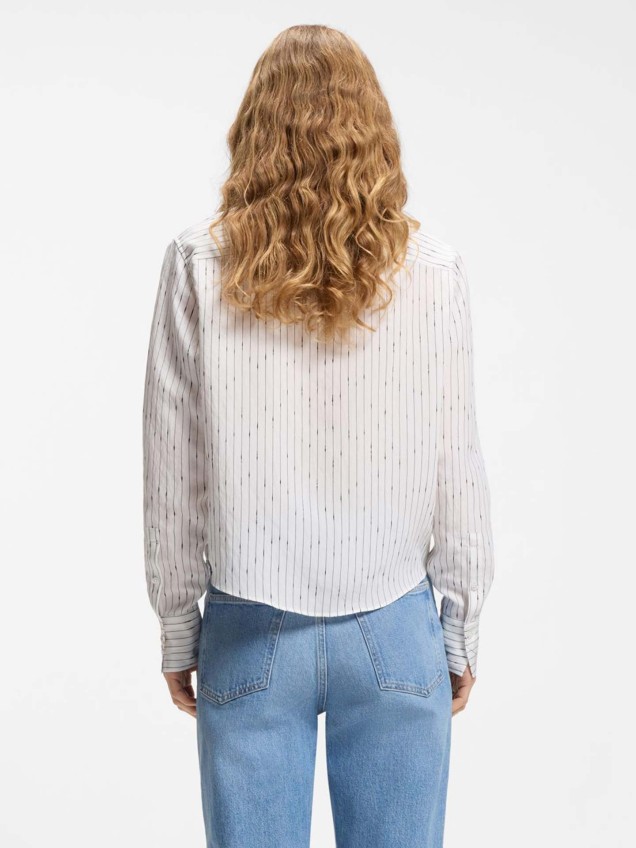 Blusa com Gola Mandarim e Padrão de Riscas