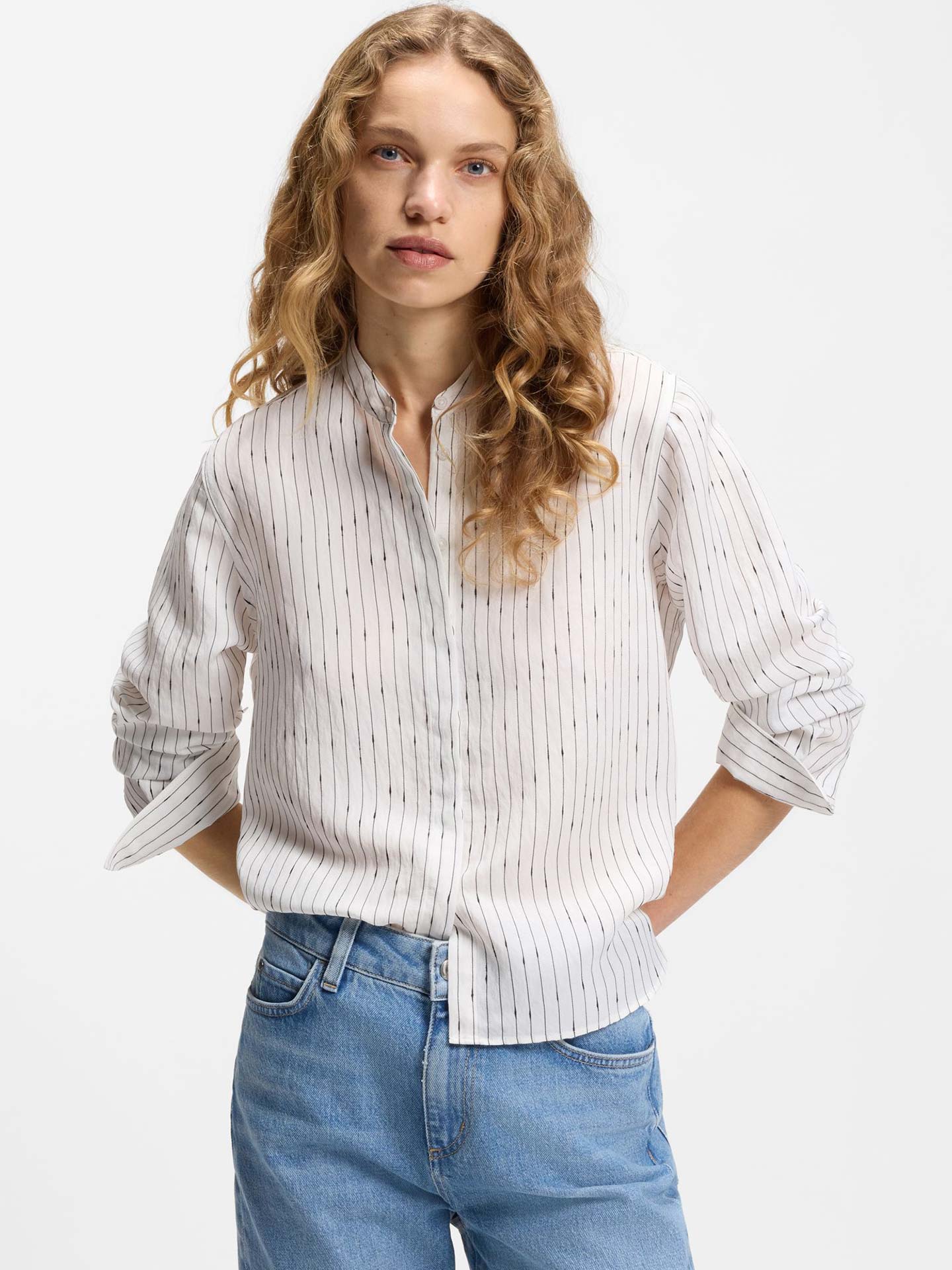 Blusa com Gola Mandarim e Padrão de Riscas