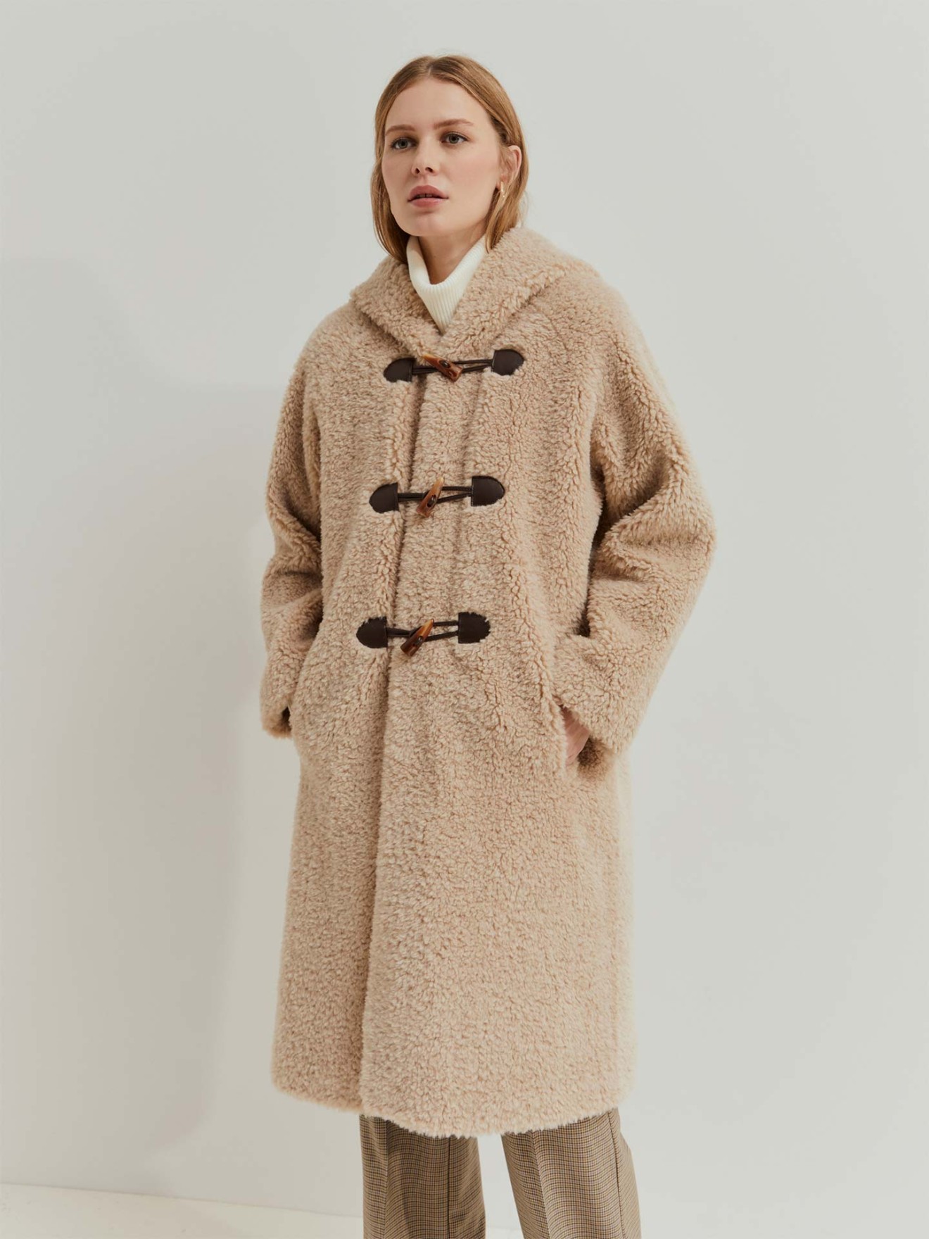 Casaco Comprido de Pelo com Capuz