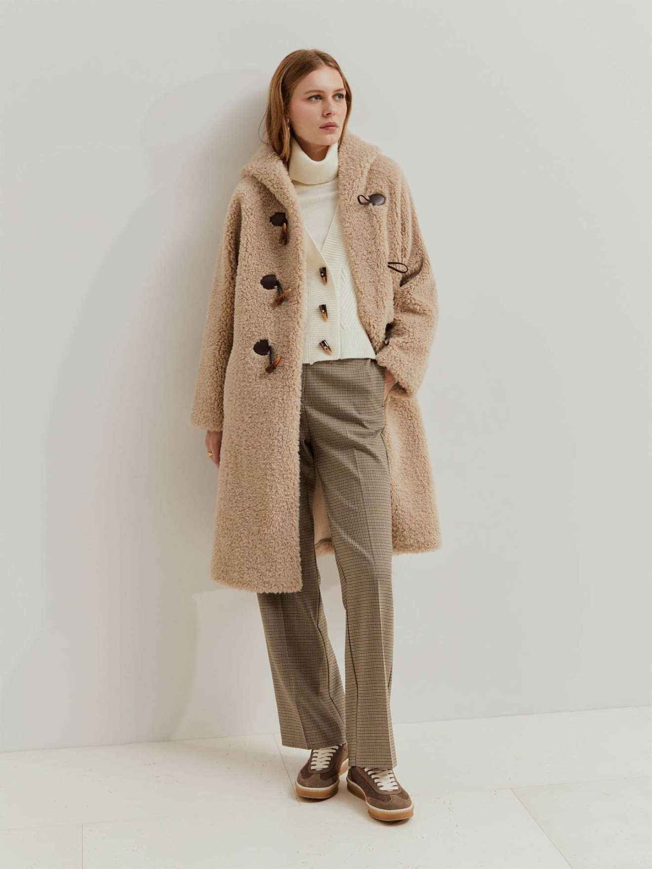 Casaco Comprido de Pelo com Capuz