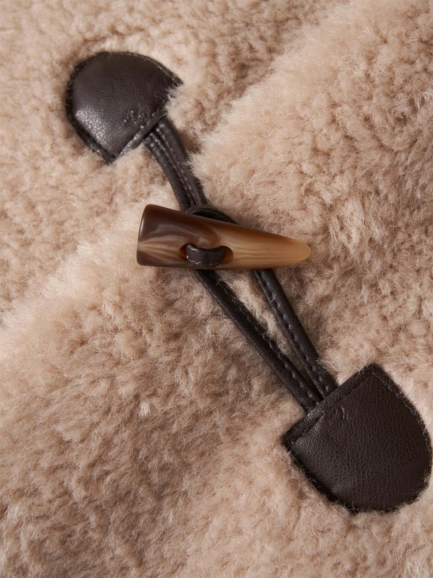 Casaco Comprido de Pelo com Capuz