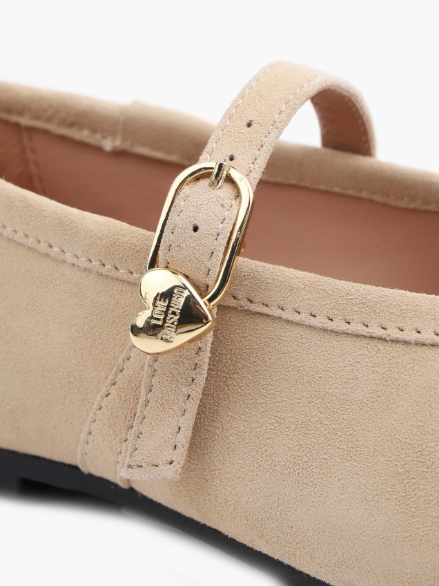 Sabrinas em Pele com Tira e Fivela