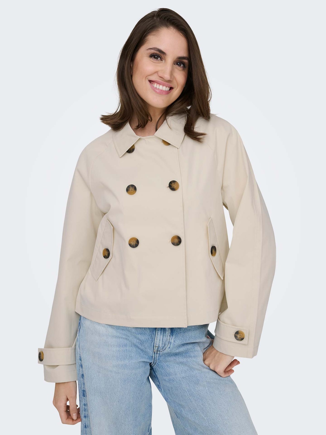 Trench Coat Curto com Abotoadura Dupla