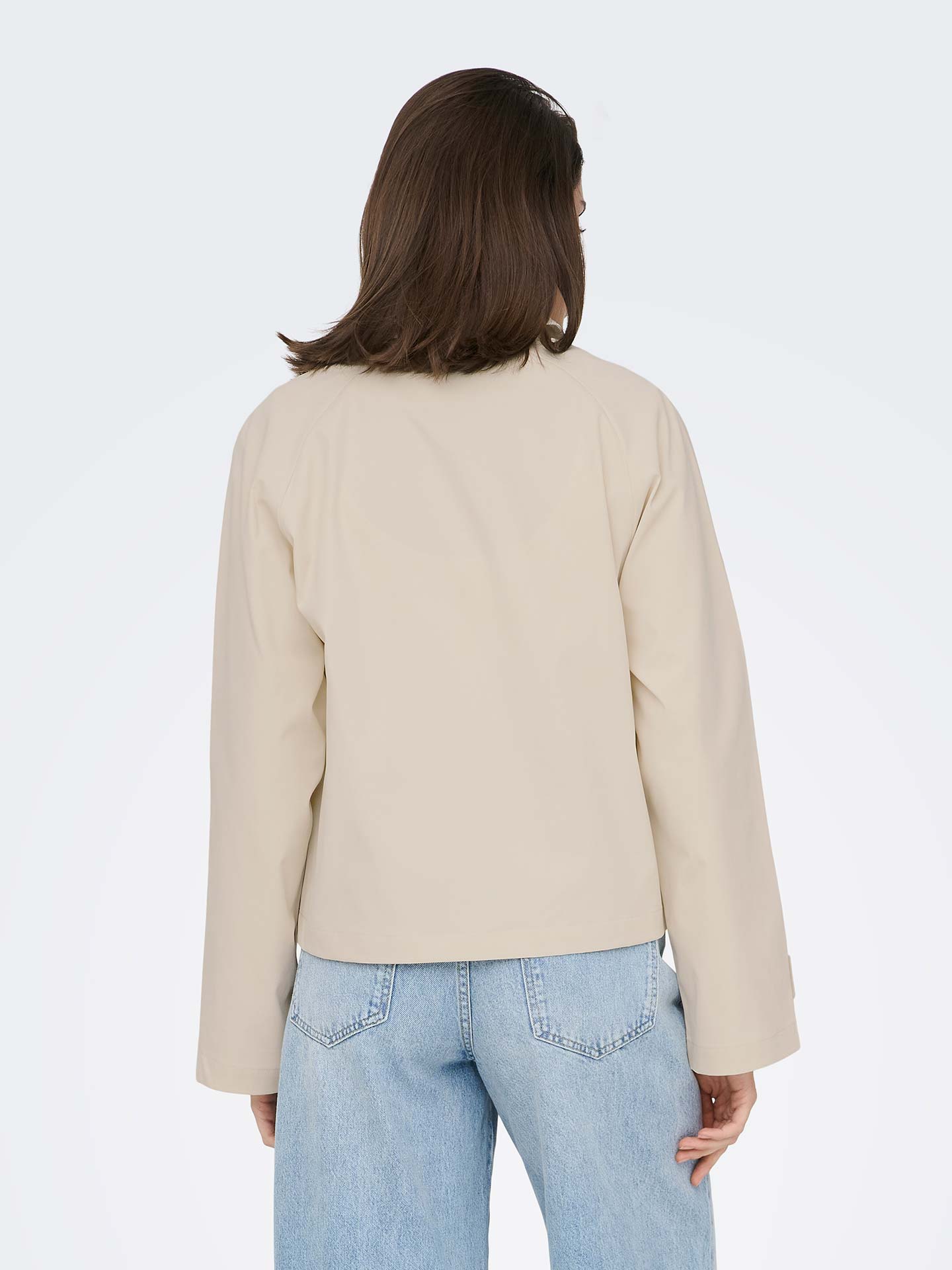 Trench Coat Curto com Abotoadura Dupla