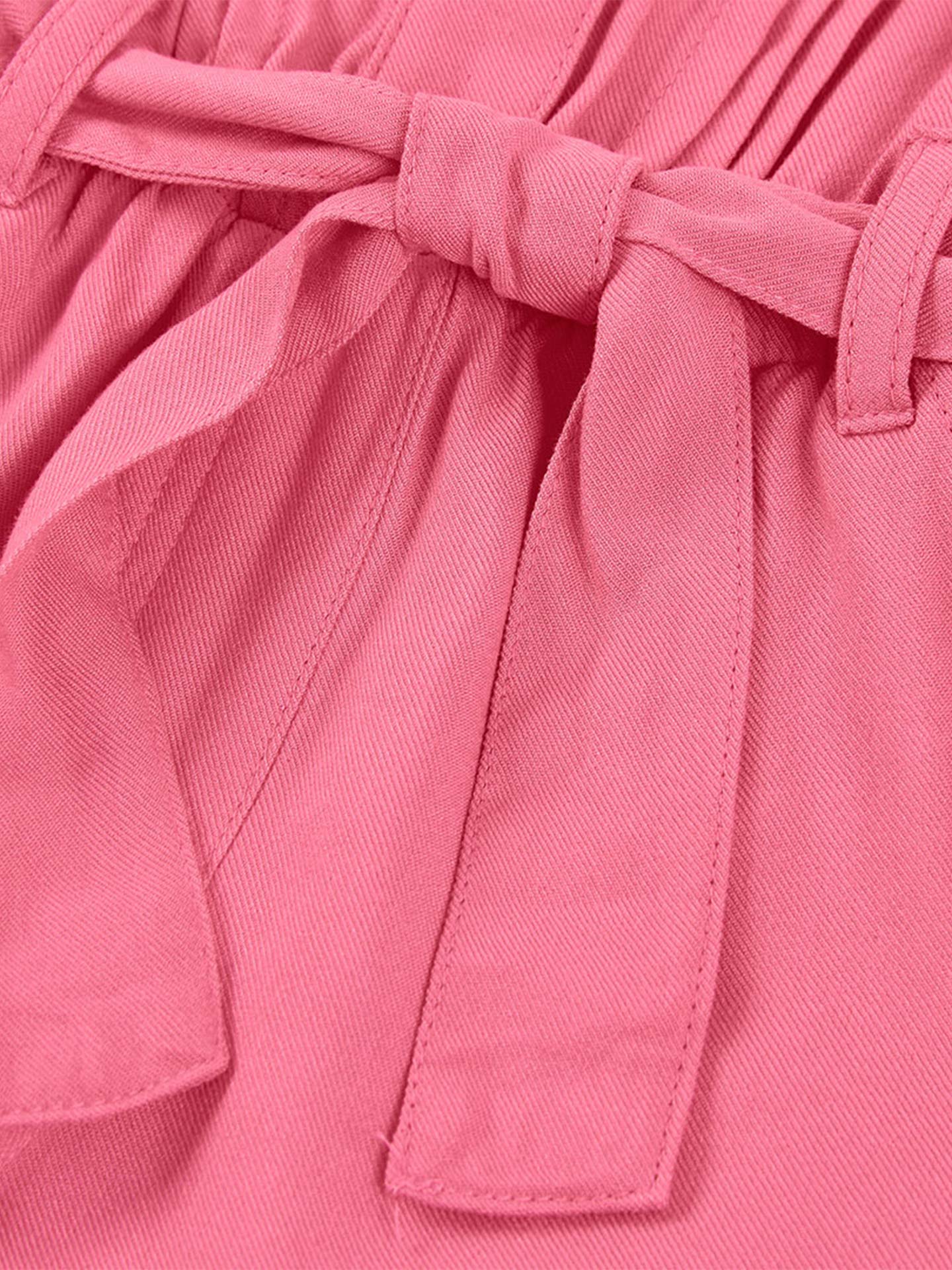 Macacão Curto com Cinto e Pregas