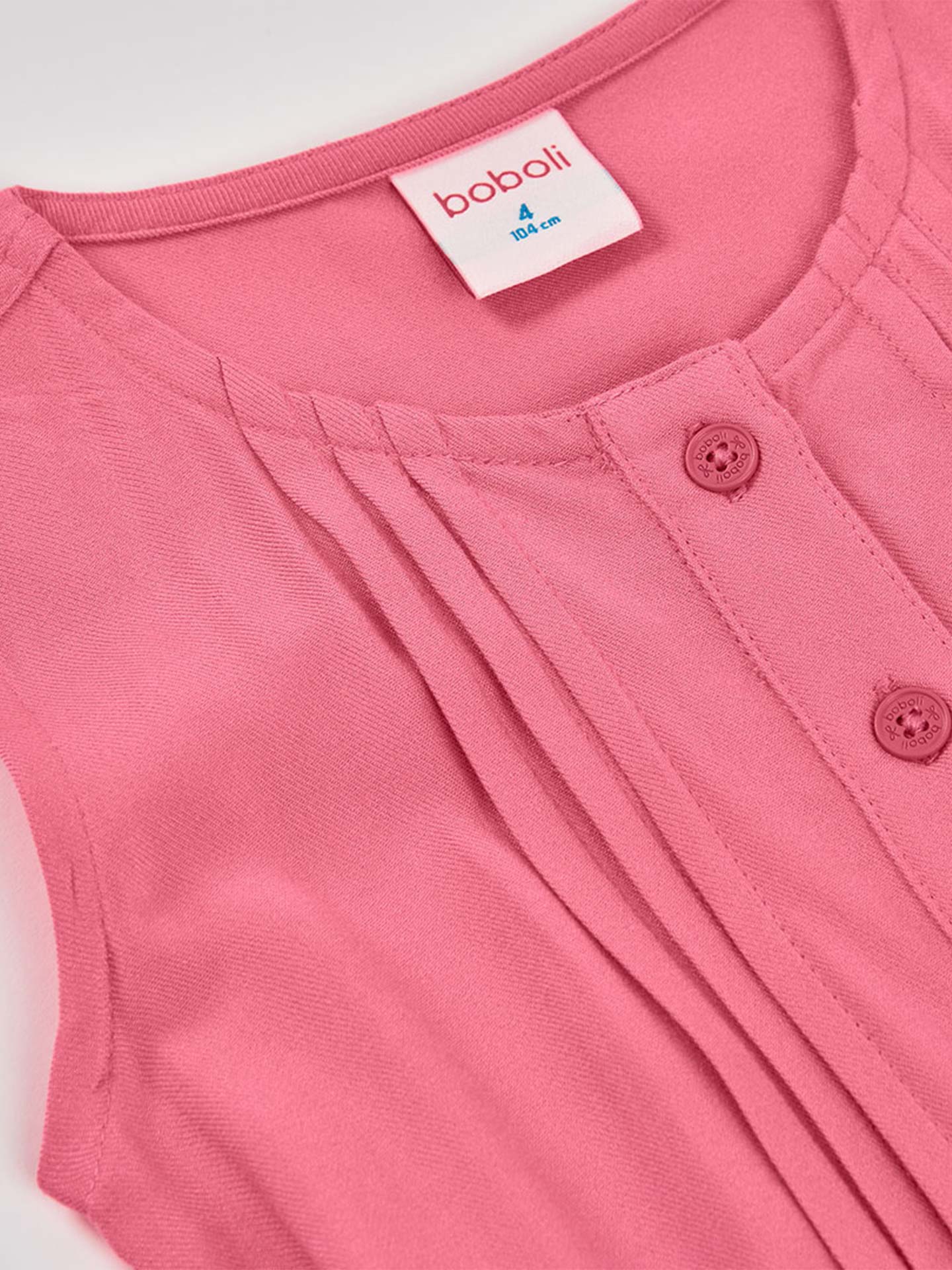 Macacão Curto com Cinto e Pregas