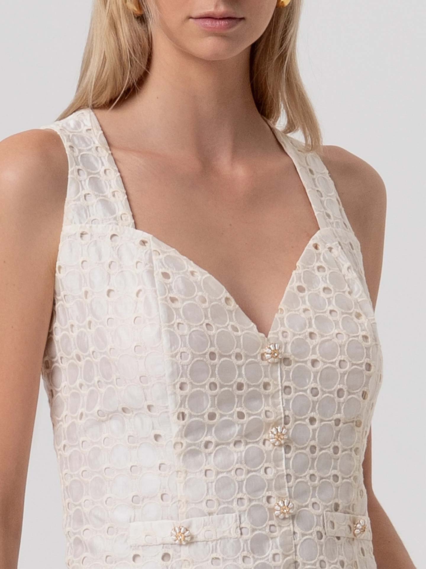 Top Cropped com Bordado Inglês