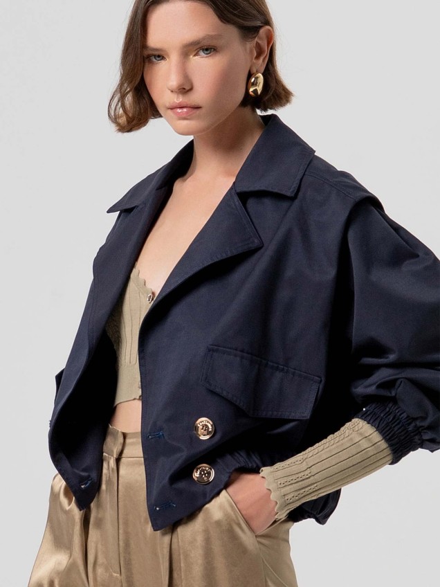 Blusão Cropped com Gola de Lapela