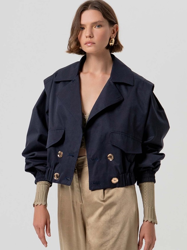 Blusão Cropped com Gola de Lapela