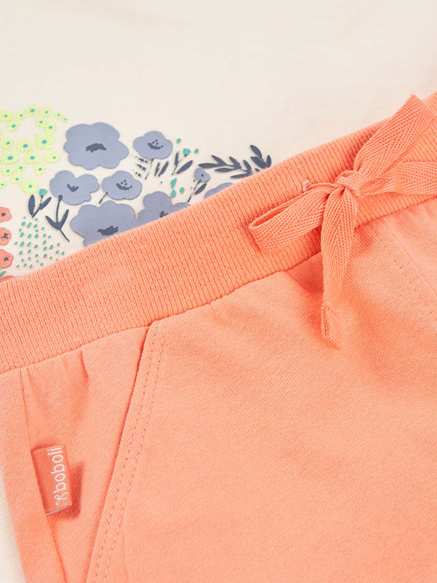 Conjunto de T-shirt e Calções