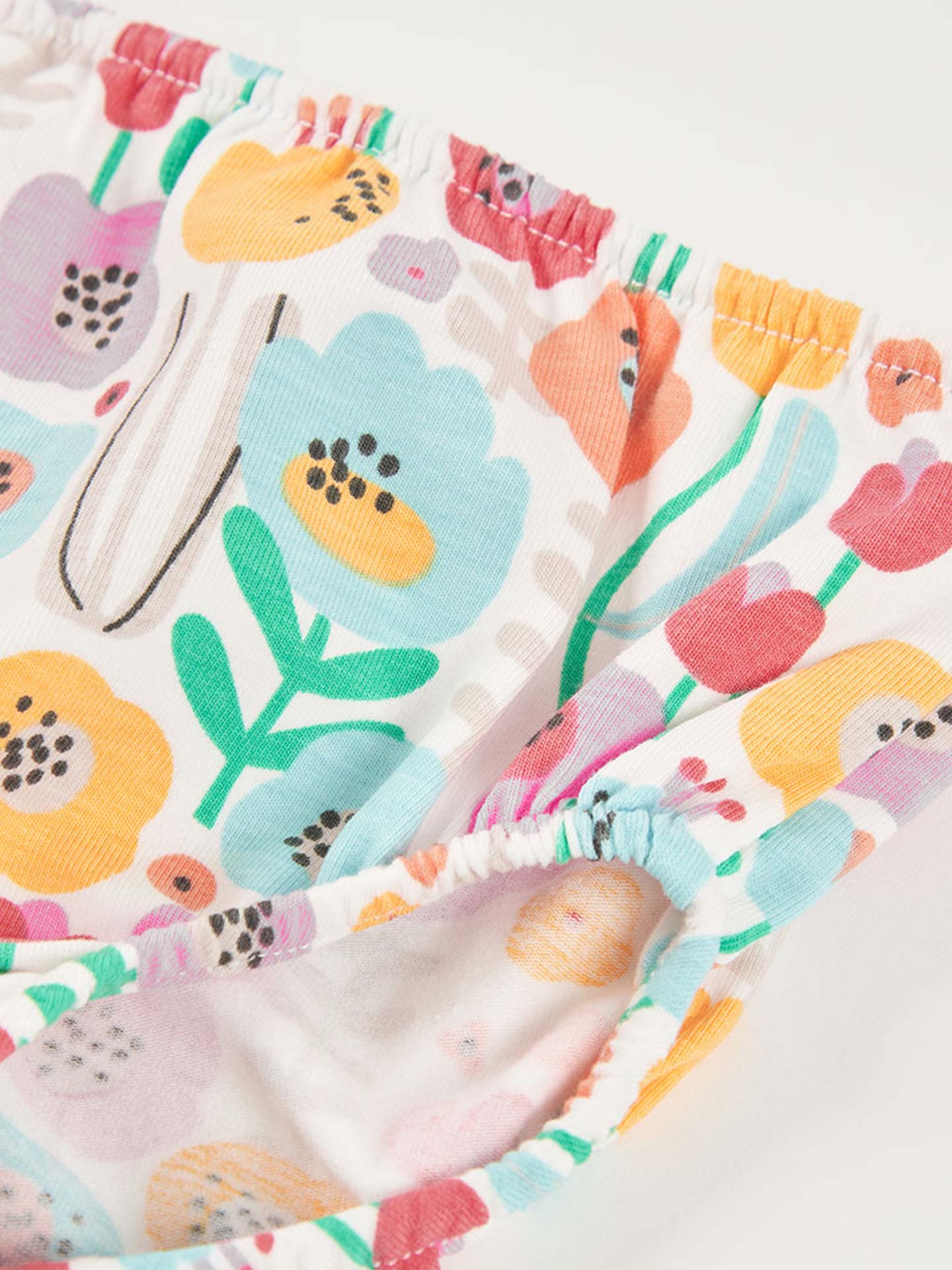 Conjunto de Vestido e Tapa-fraldas