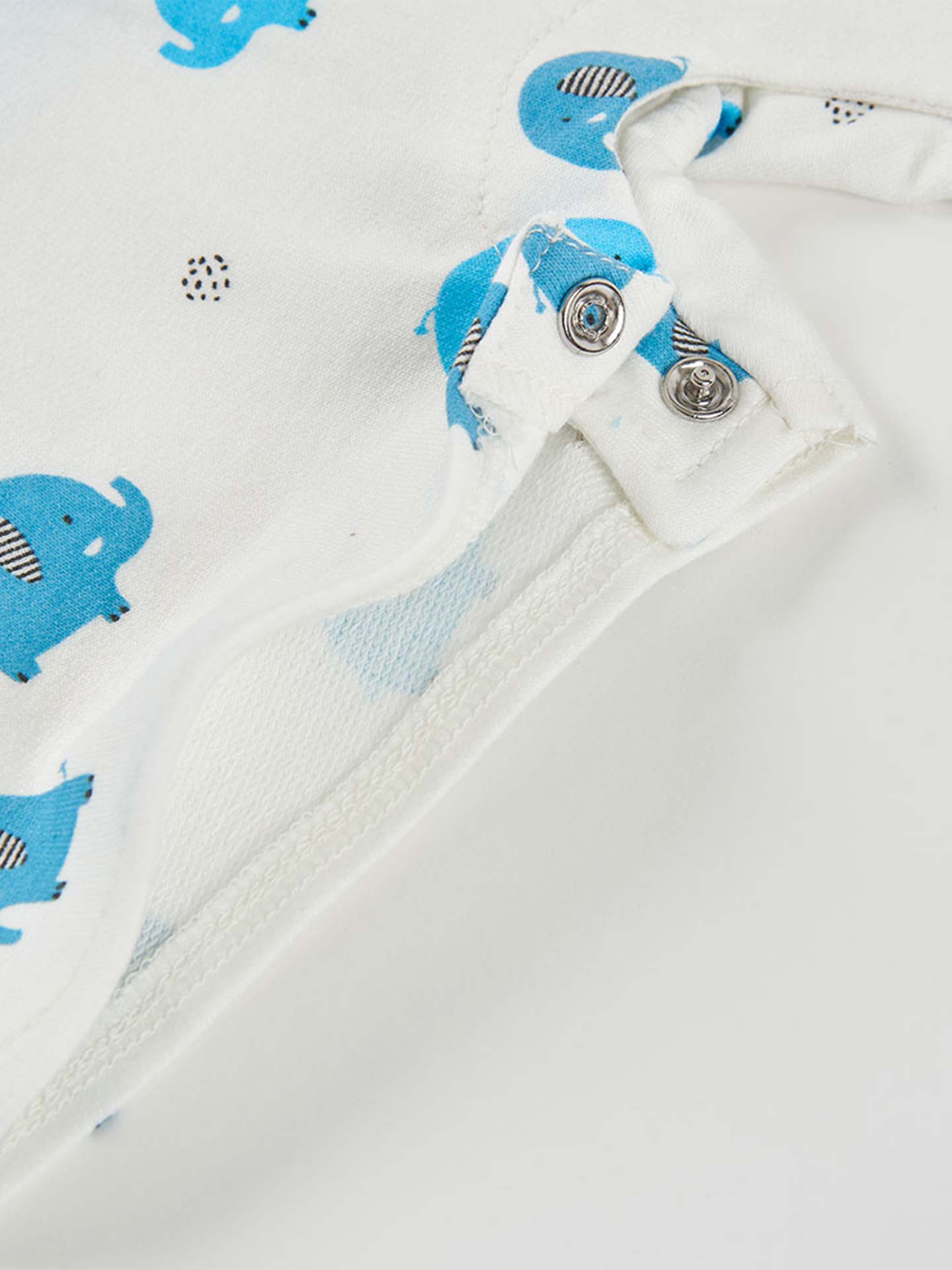 Conjunto de Jardineiras e T-shirt