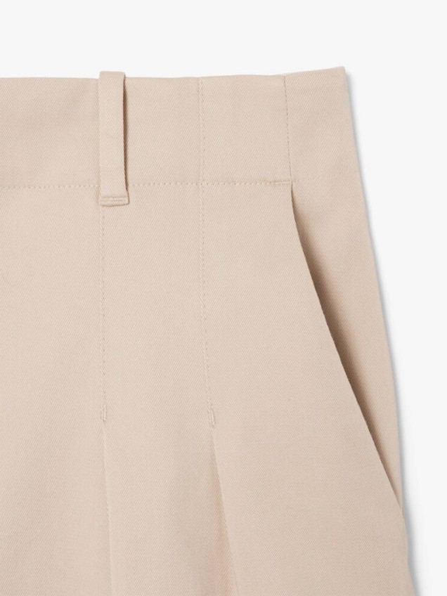 Calções Wide Fit com Pregas