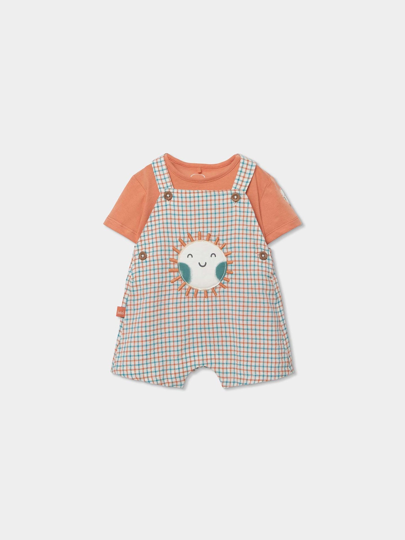 Conjunto de T-shirt e Jardineira