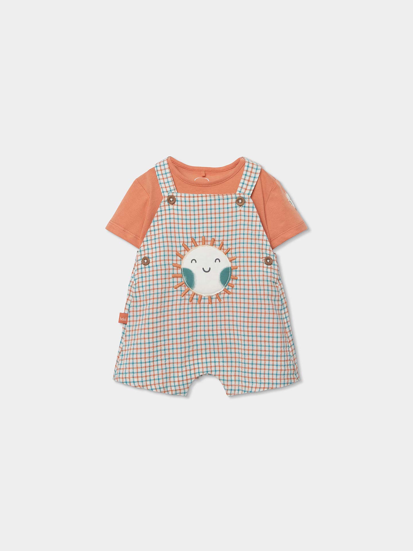 Conjunto de T-shirt e Jardineira