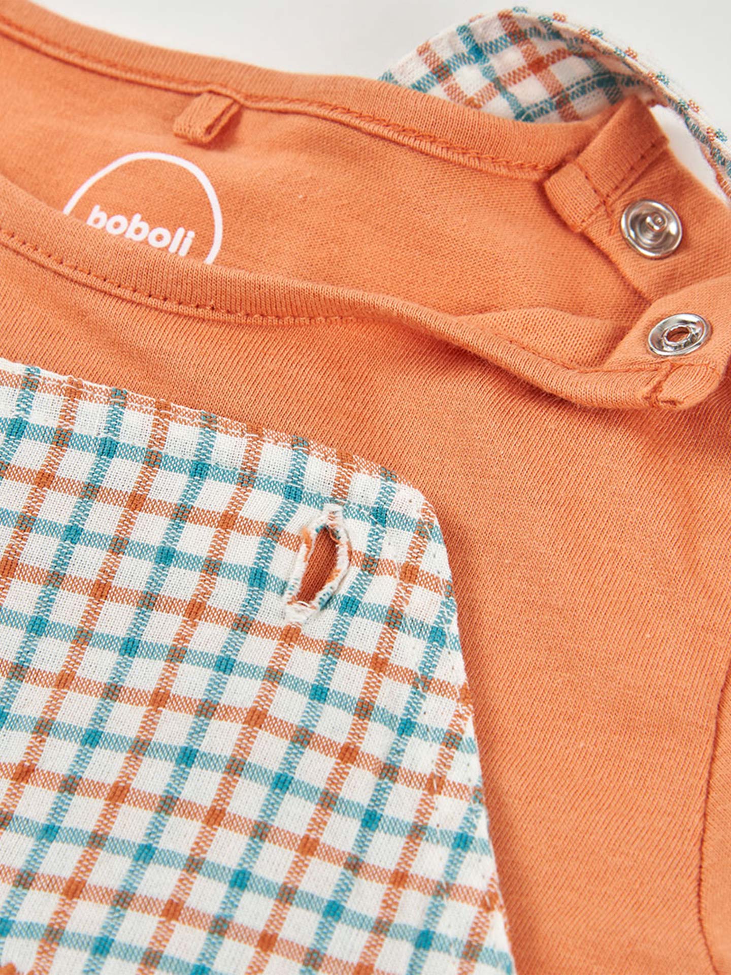 Conjunto de T-shirt e Jardineira