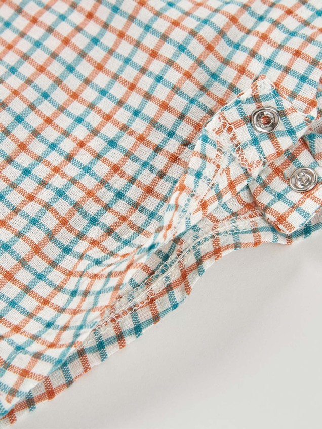Conjunto de T-shirt e Jardineira
