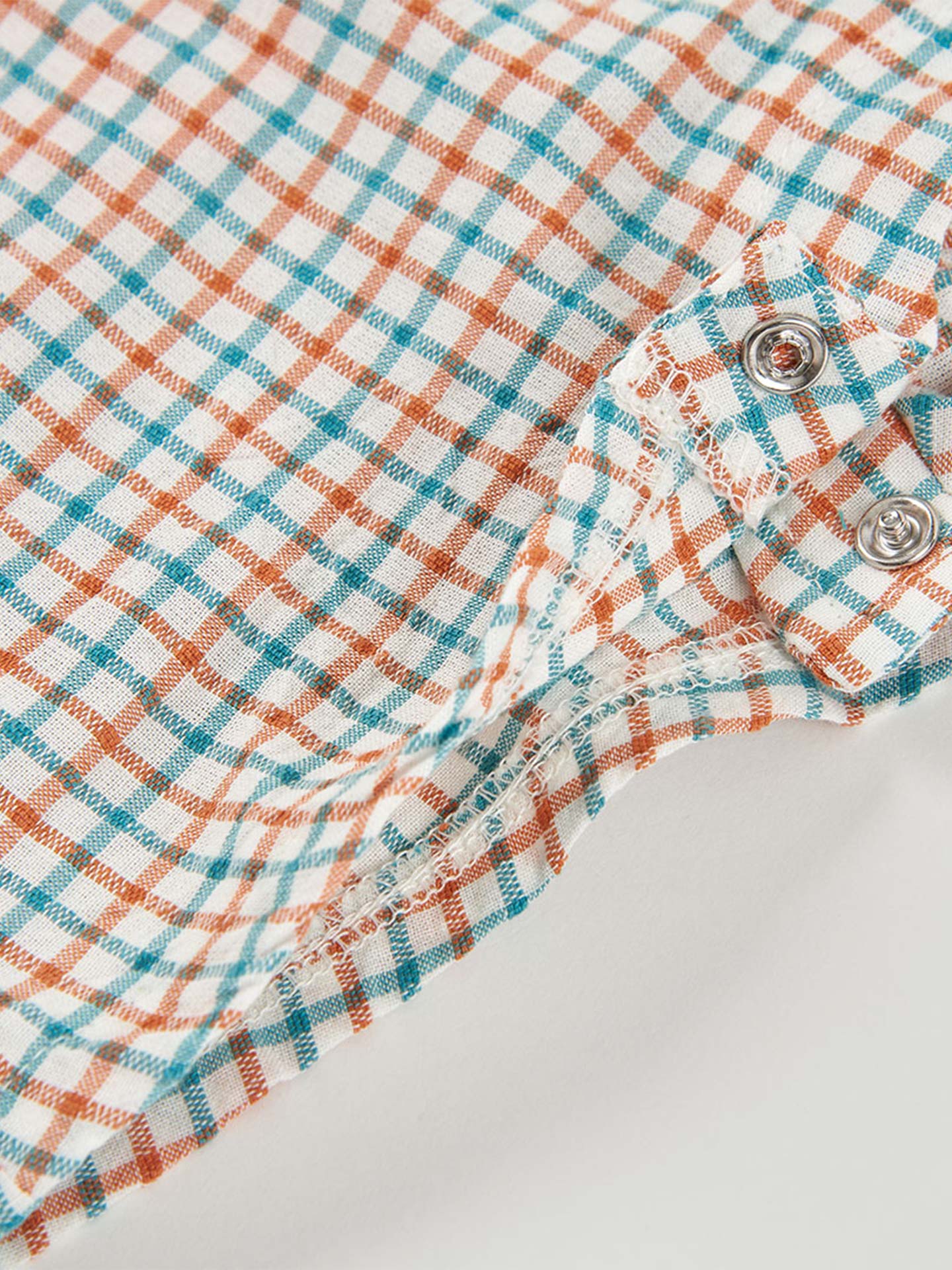 Conjunto de T-shirt e Jardineira