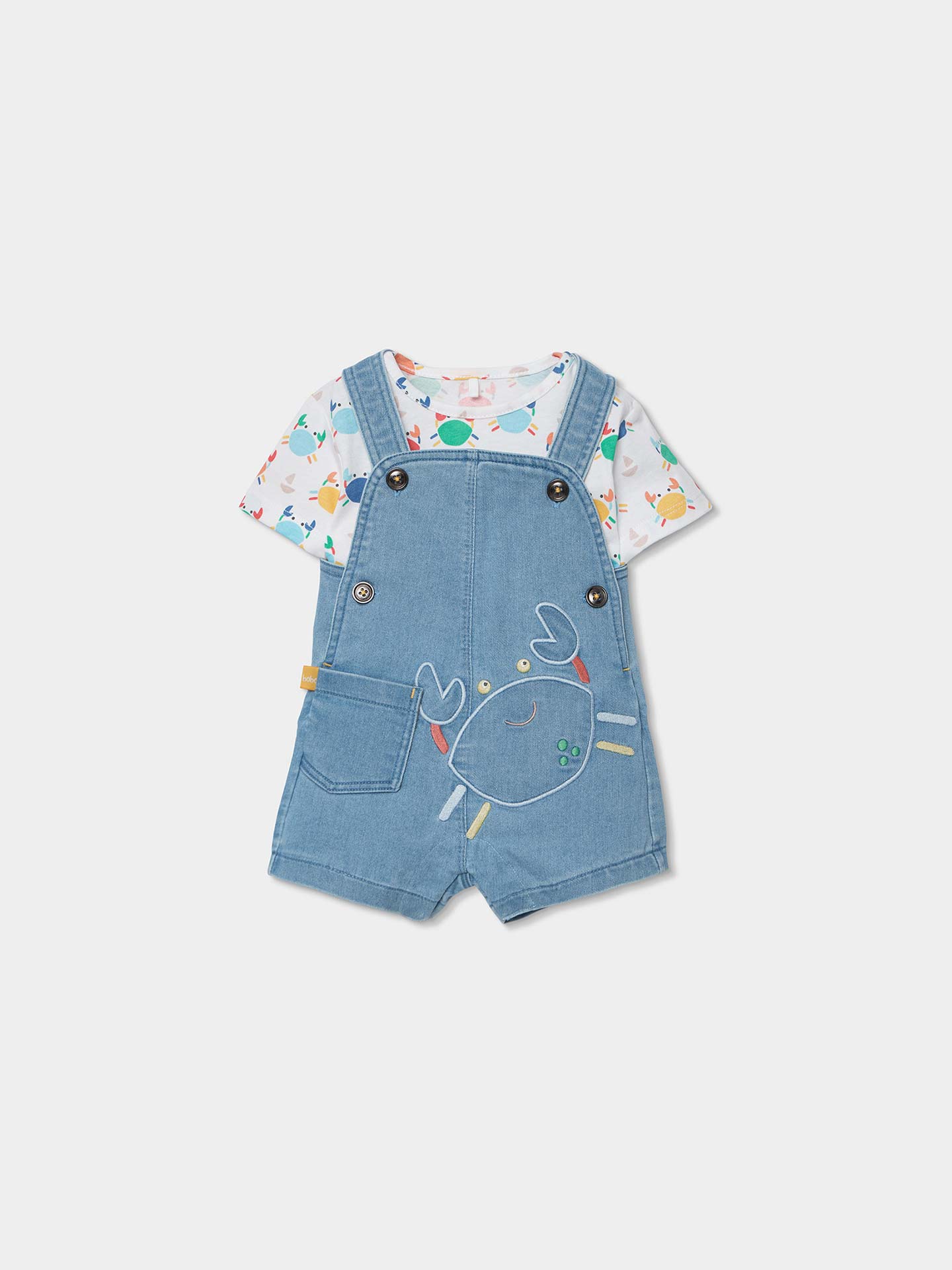 Conjunto de Jardineiras e T-shirt