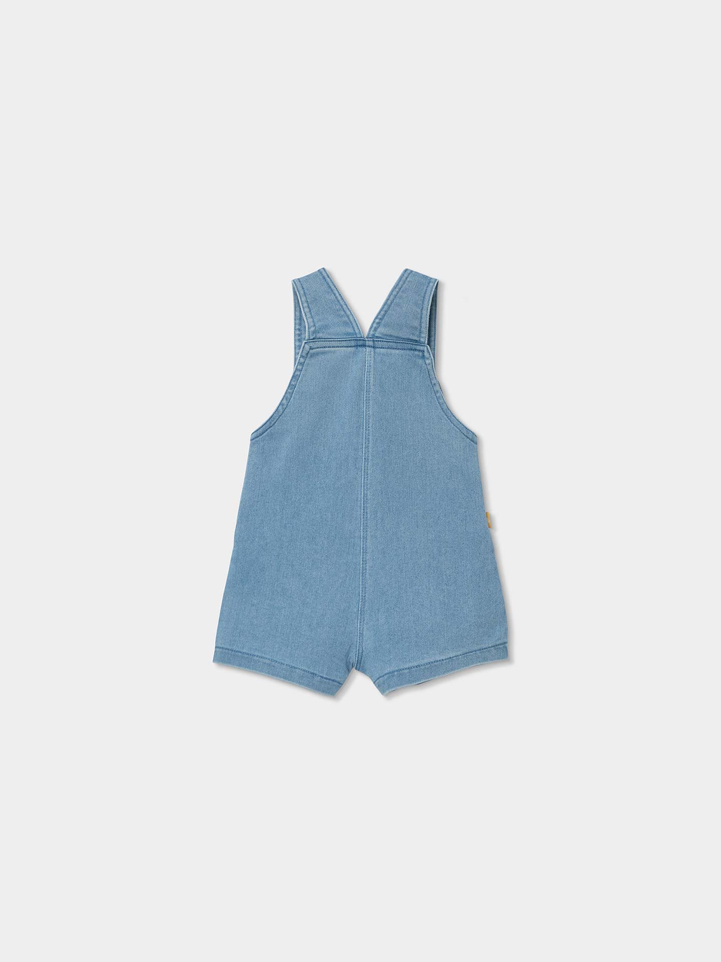 Conjunto de Jardineiras e T-shirt