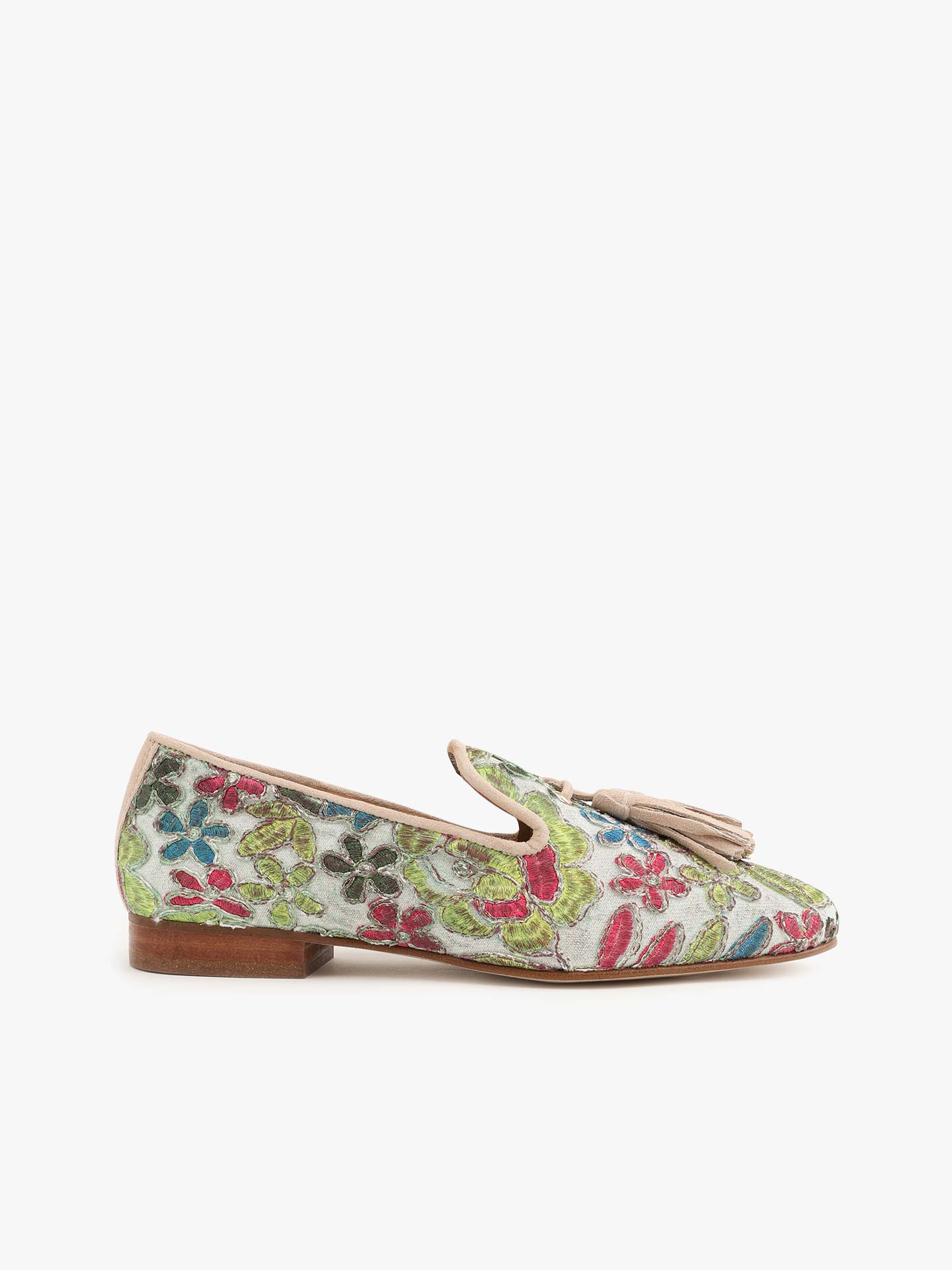 Mocassins com Padrão Floral e Borla