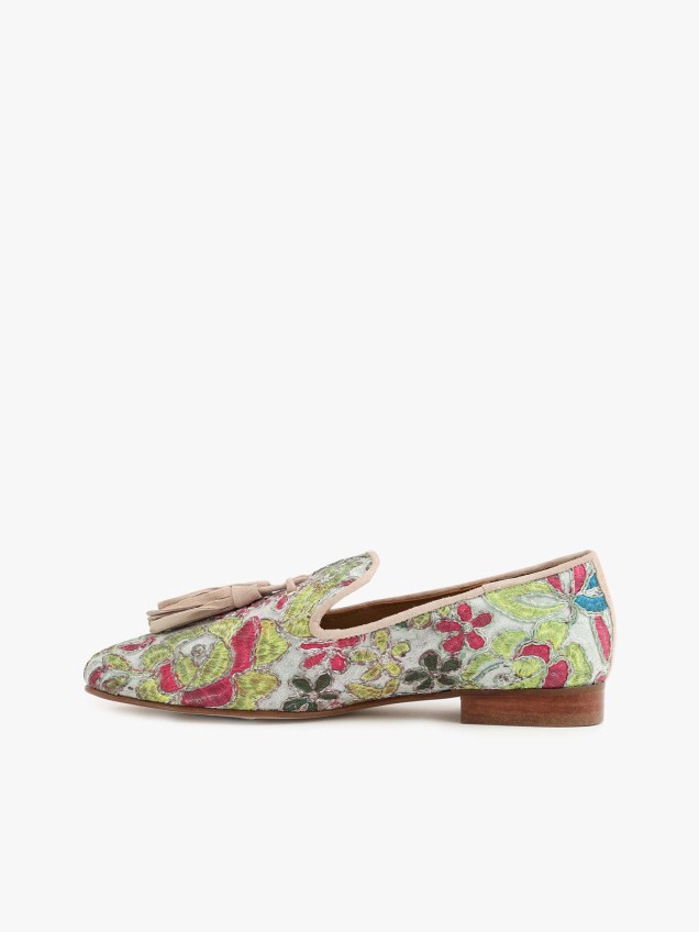 Mocassins com Padrão Floral e Borla