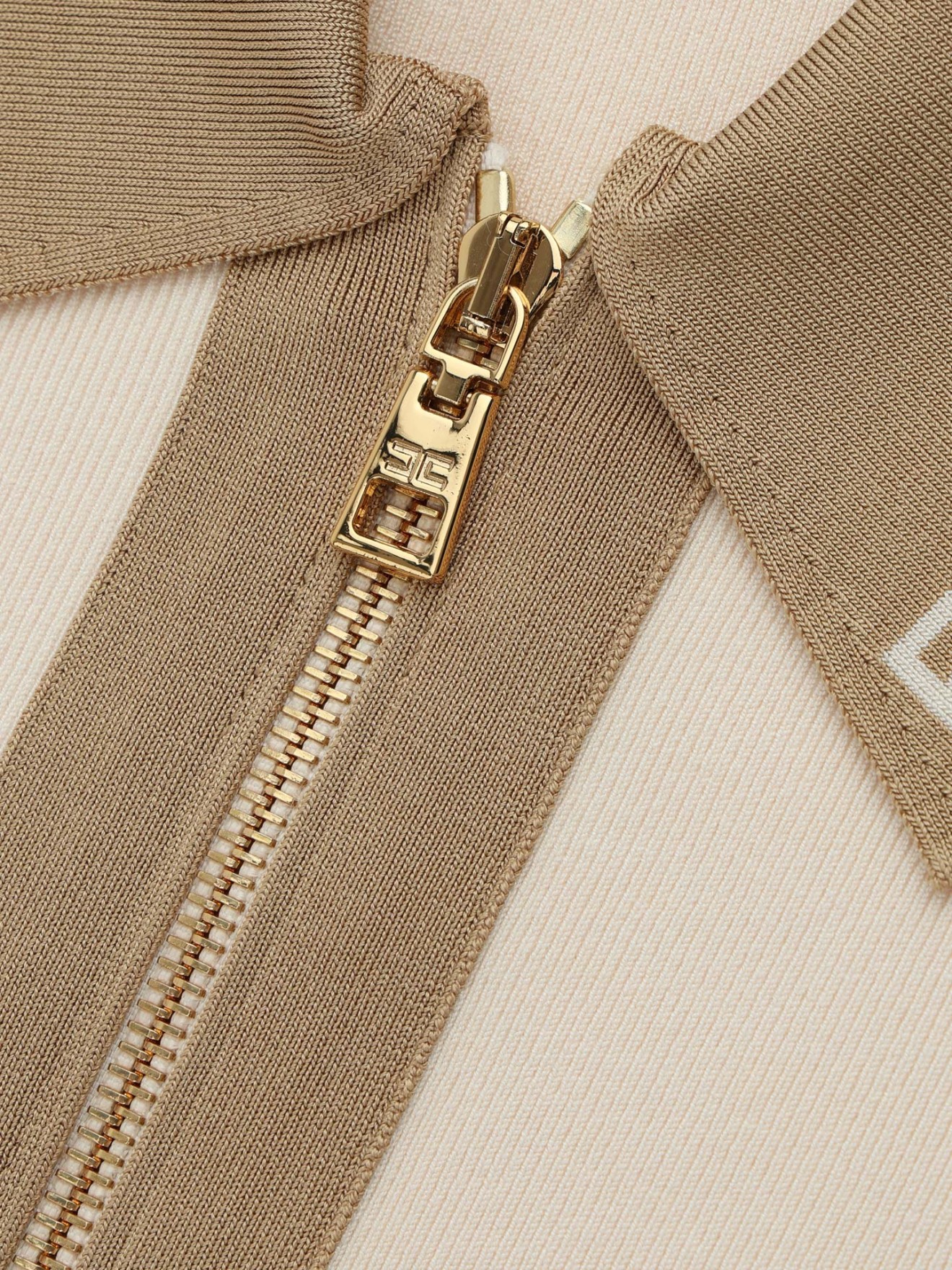 Casaco de Malha com Fecho de Correr