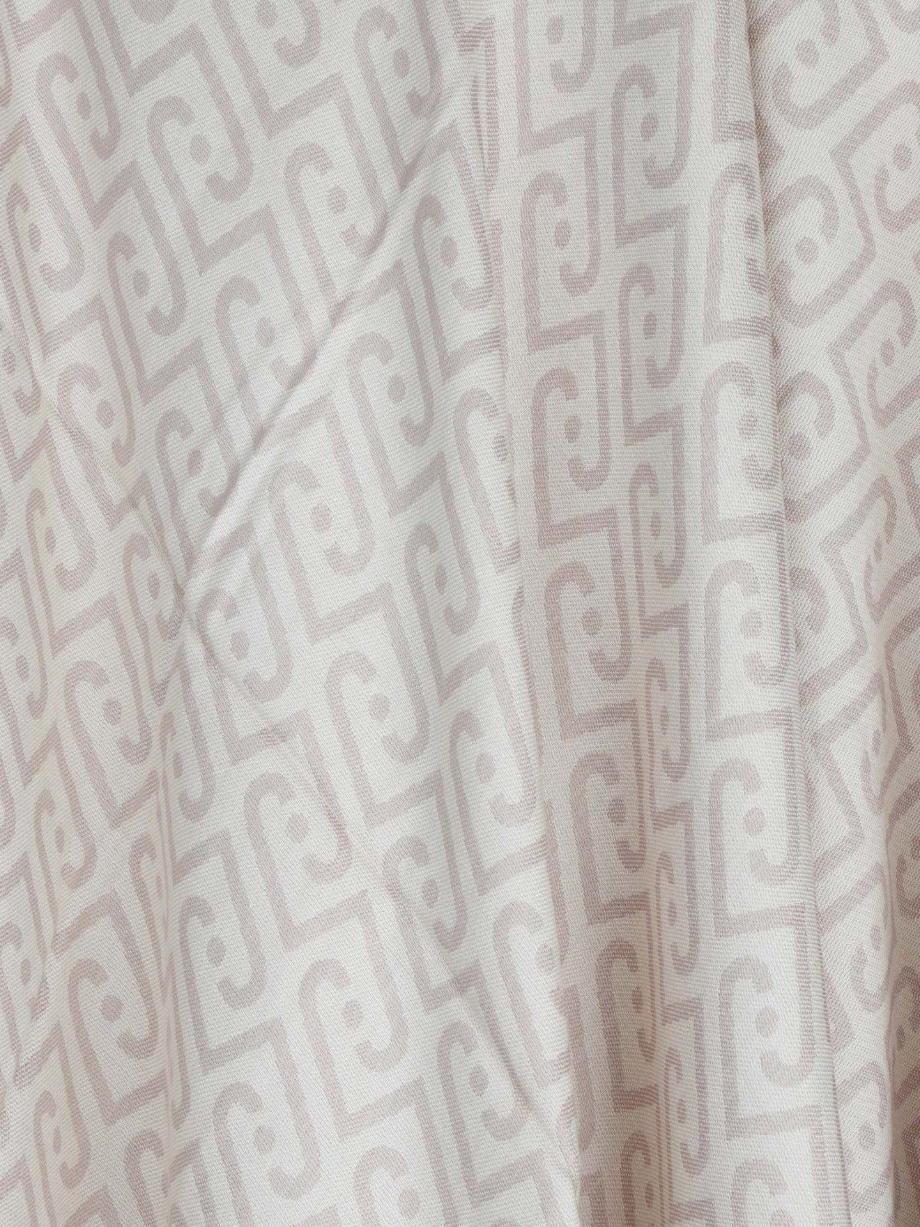 Poncho com Padr�o Monograma