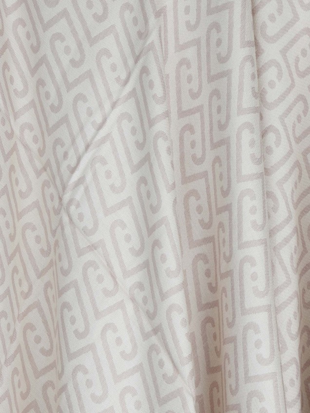 Poncho com Padrão Monograma