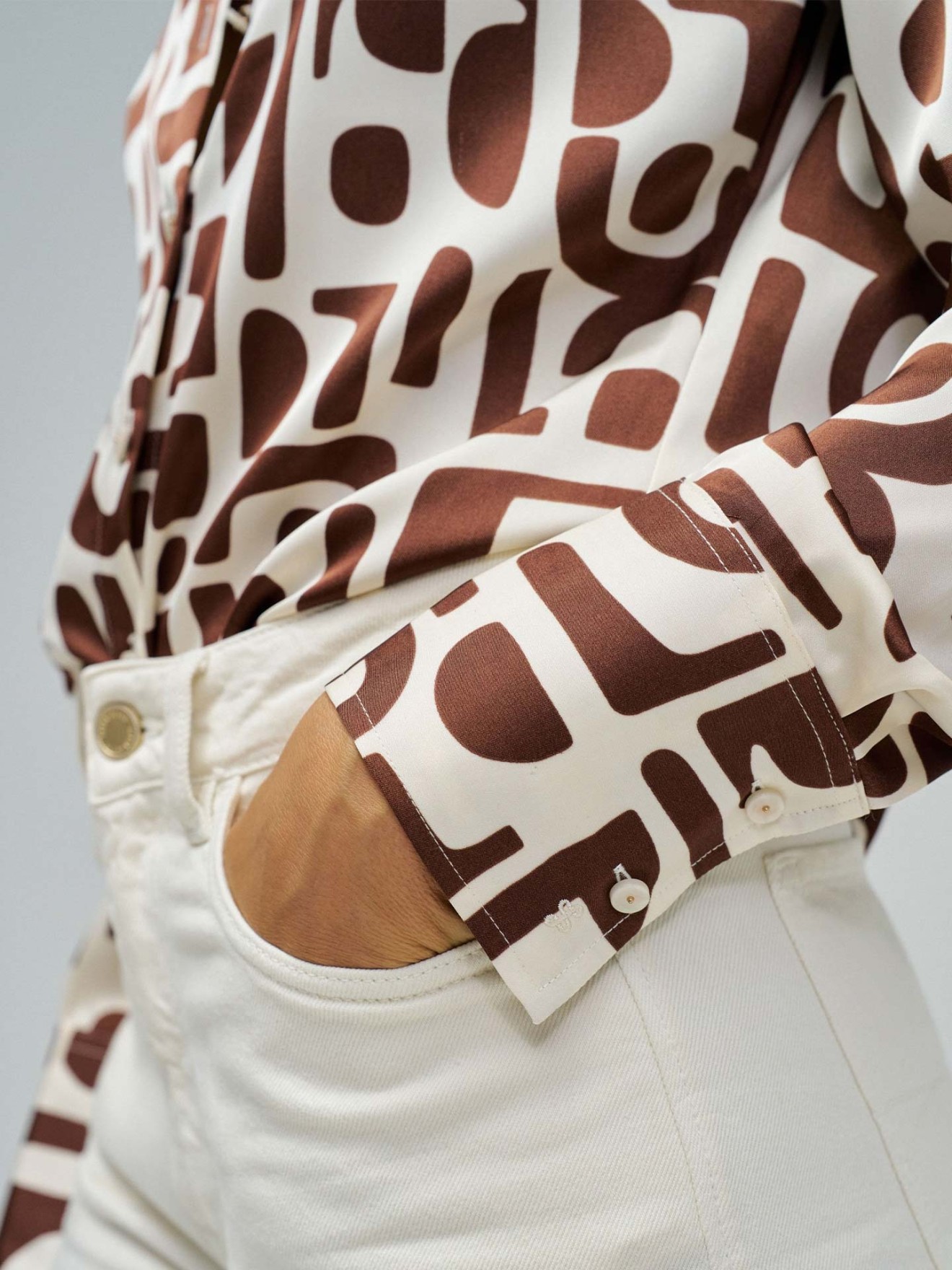 Camisa Acetinada com Padr�o Geom�trico