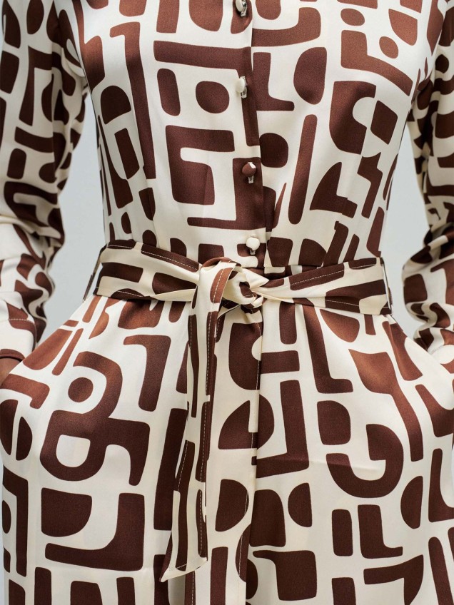 Macacão Acetinado com Padrão Geométrico