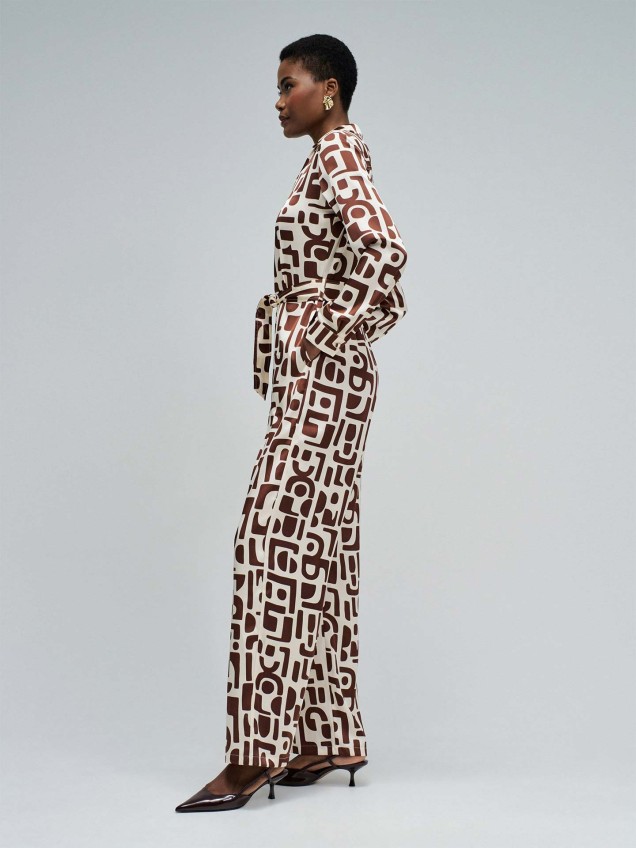 Macacão Acetinado com Padrão Geométrico