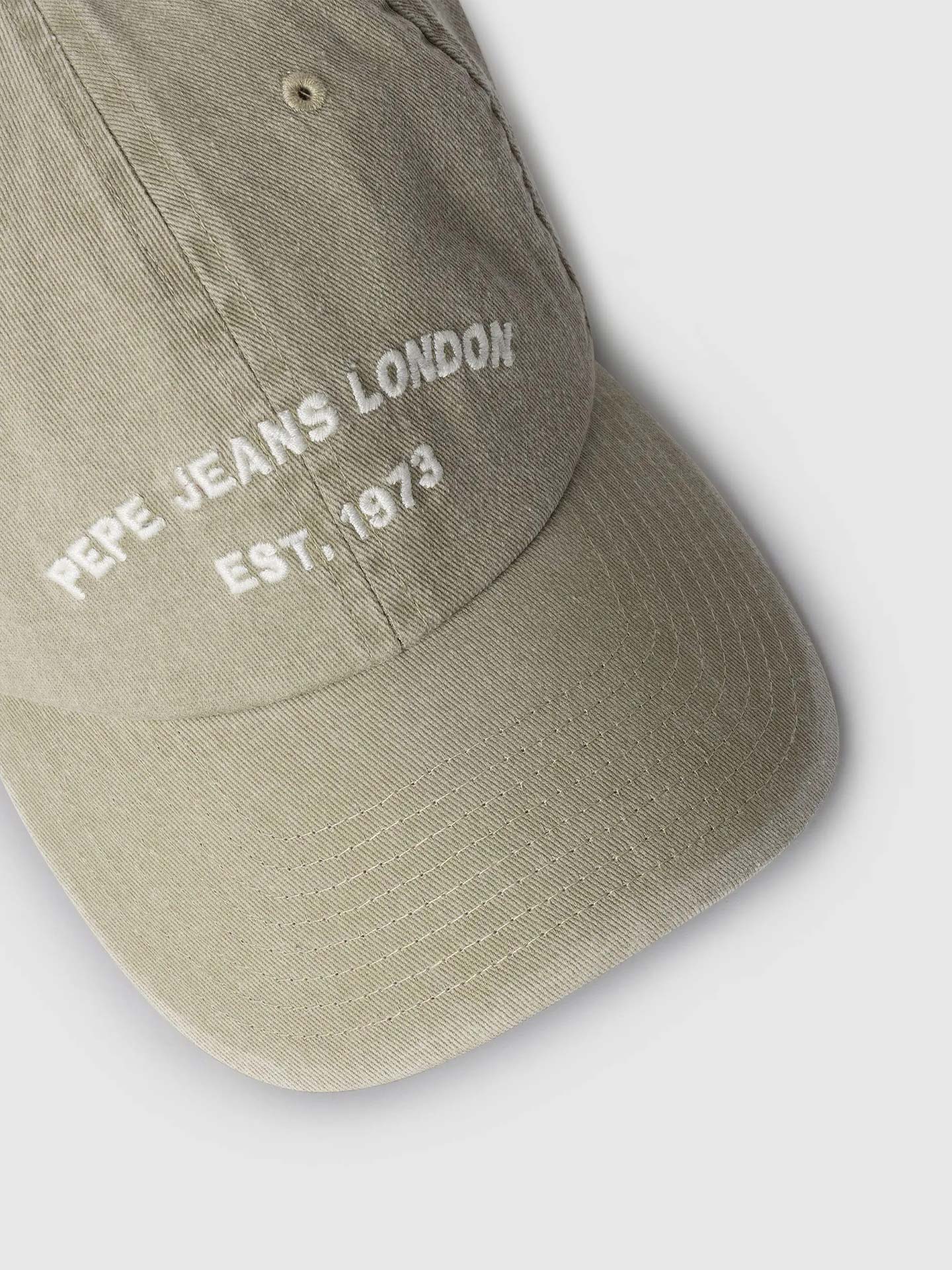 Boné com Logo Bordado