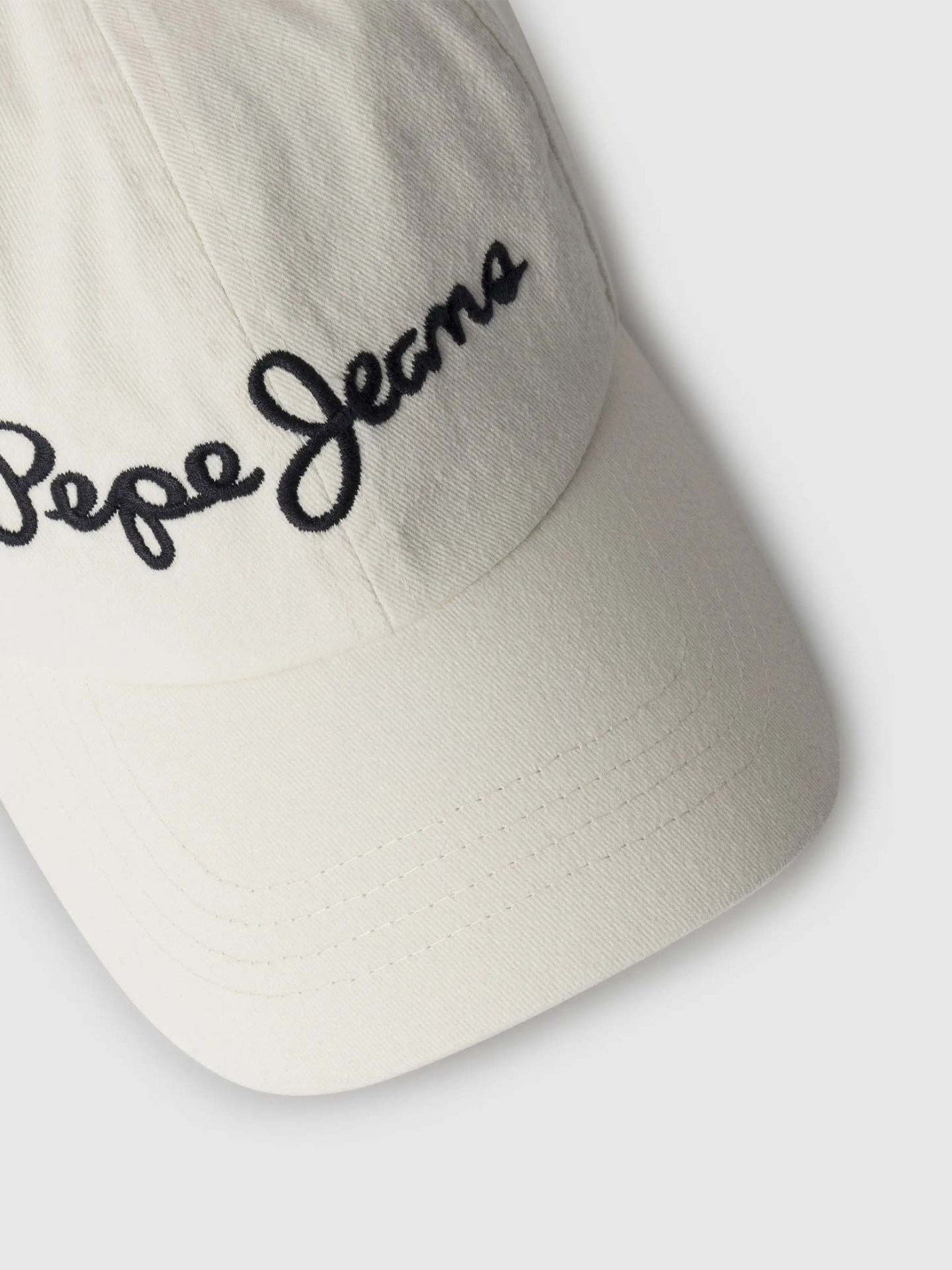 Bon� com Logo Bordado
